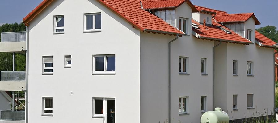 Residential building with fire-resistant glazing