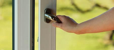 Usage situation of patio door handle