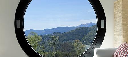 Porthole window